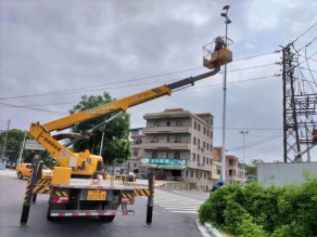 高空作業(yè)車