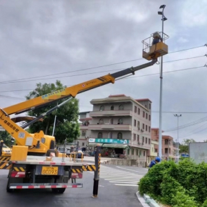 高空作業(yè)車